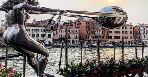 বিস্ময়কর কিছু ভাস্কর্য যেগুলো বহন করছে নানা অর্থ!